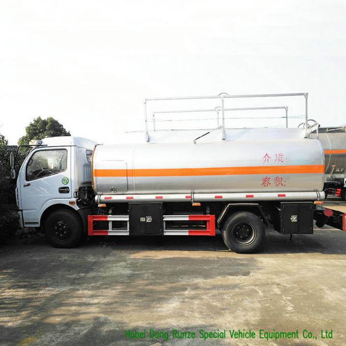 3000L 6000L Crude Oil Tanker Truck , Mobile Fuel Oil Delivery Truck