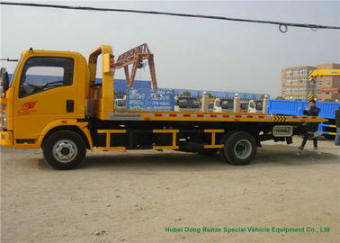 China HOWO Light Duty Flatbed Tow Truck Carrier For Car / SUV Road Recovery 3 - 5 Ton supplier