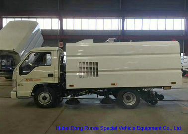 China FORLAND Small Vaccum Road Sweeping Truck 1 - 2 Cbm Trash LHD / RHD / 4x2 / 4 X 4 supplier