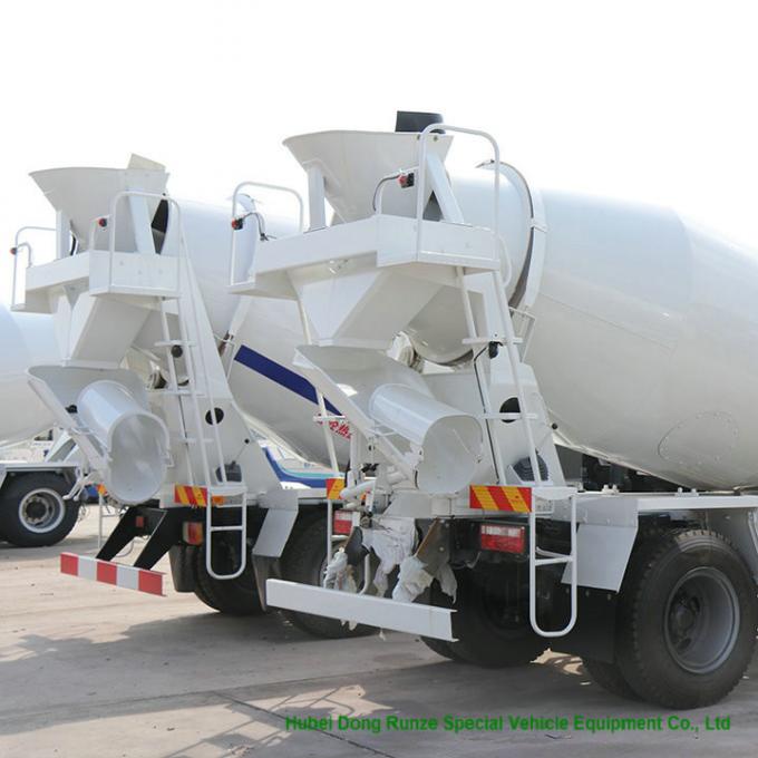 YUEJIN 5m3 Small Concrete Mixer Truck With Pump , 4x2 Mobile Mixer Truck