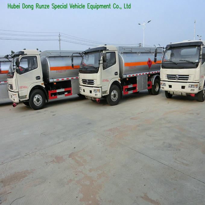 3000L 6000L Crude Oil Tanker Truck , Mobile Fuel Oil Delivery Truck