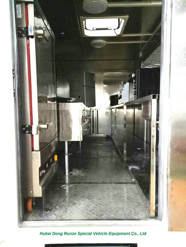 DFAC RHD / LHD 4x2 / 4x4 Mobile Kitchen Truck For Food Cooking And Selling